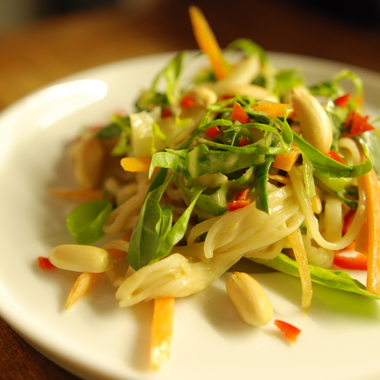 Pad Thai Salat mit Mangold 